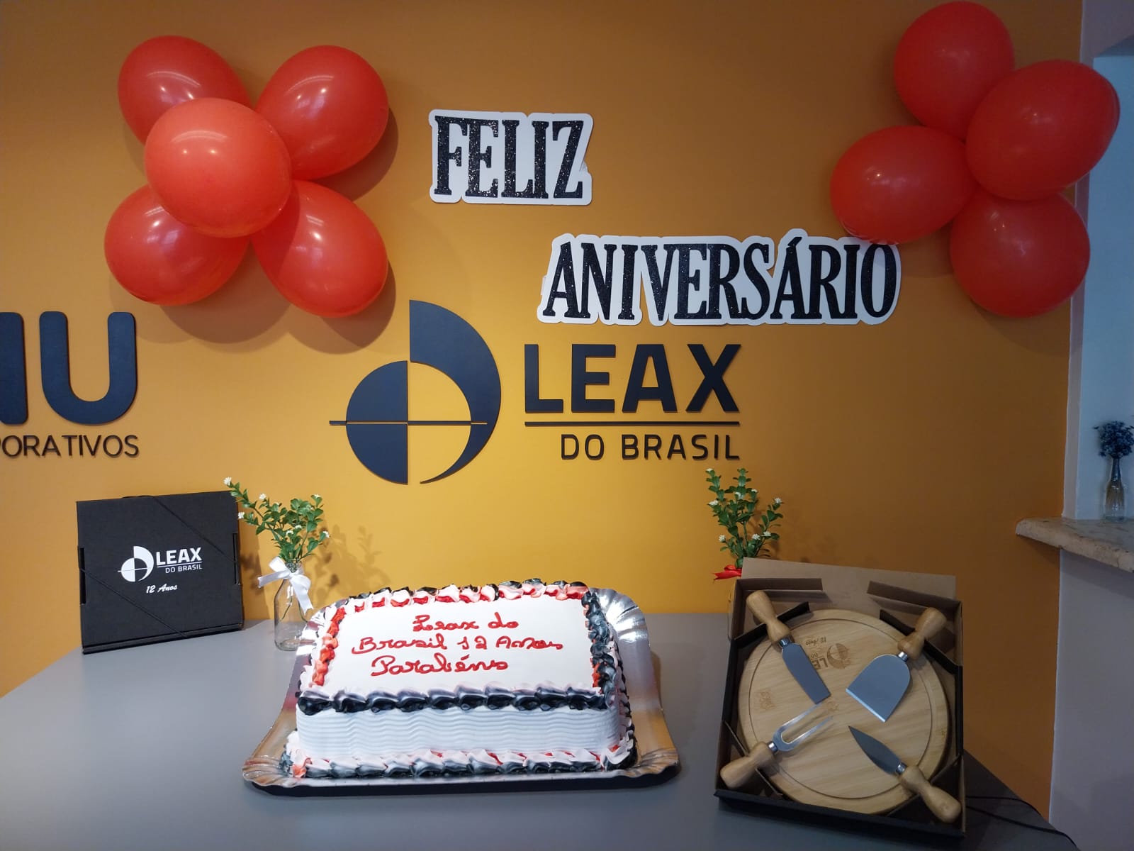 Celebrando 12 anos de sucesso e gratidão na Leax do Brasil!